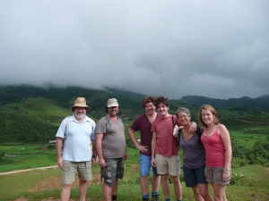 les 6 amis Molinies lors d'une randonnee preparatoire pour l'ascension a Fanxipan